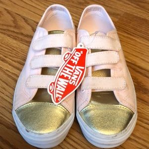 VANS GIRLS’ SLIP ON SNEAKERS